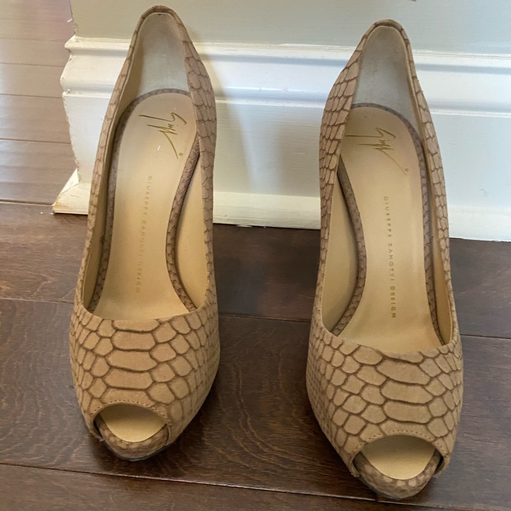 💥FINAL PRICE CUT💥Giuseppe zanotti Pumps